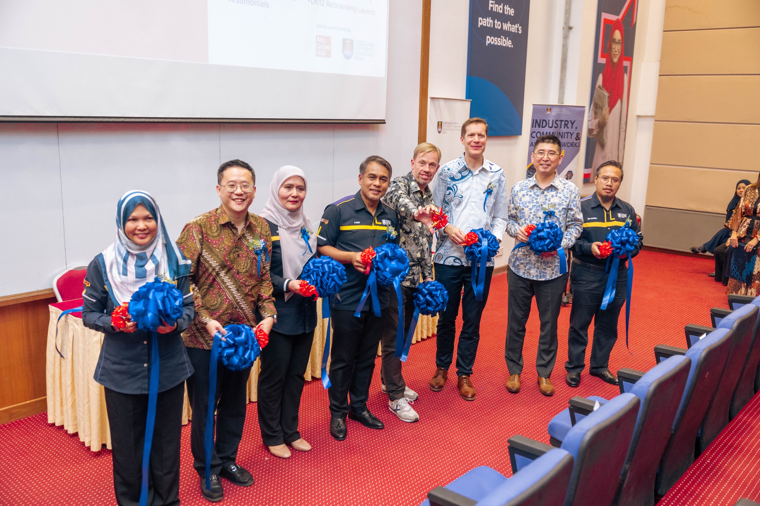 Members of the McGraw Hill International and UiTM teams at the lecture theatre unveiling.